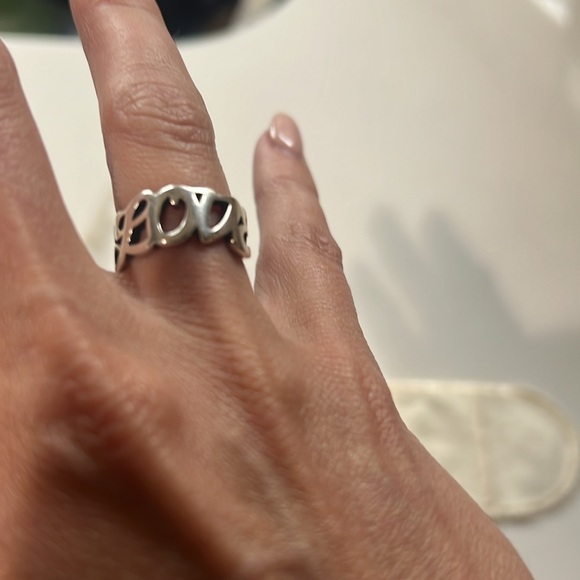 James Avery RETIRED Love ring size 5.5 - Picture 2 of 3